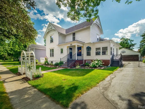 210 George St, Howell, MI 48843