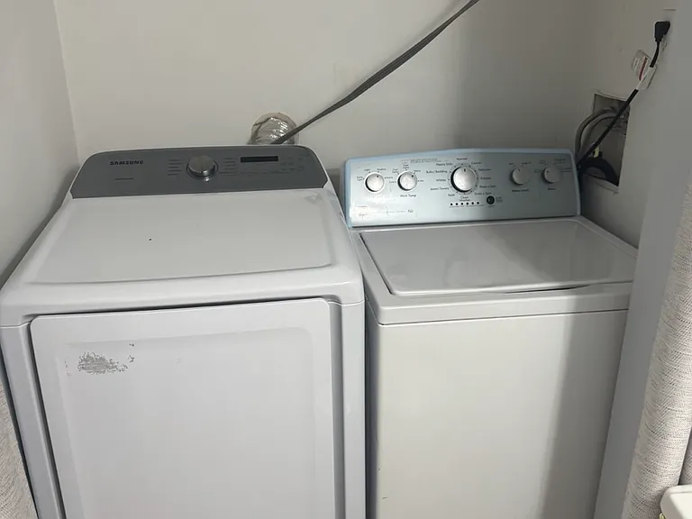 washer and dryer included