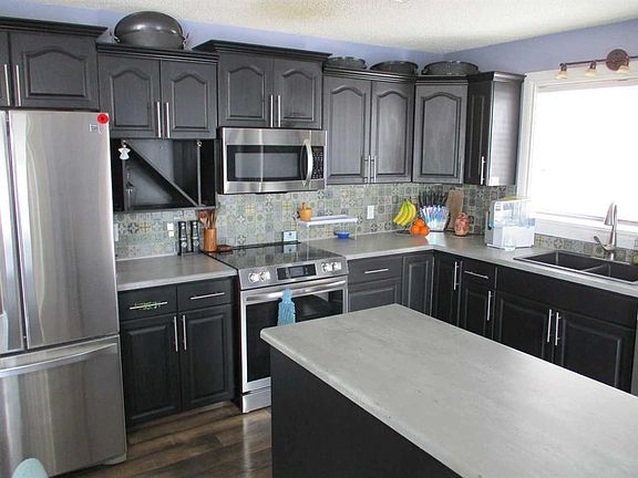 4th image of 505 W 4th St NE