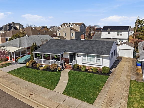 5th image of 11 E Gilmar Cir