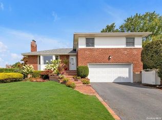 1 Cary St, Syosset, NY 11791