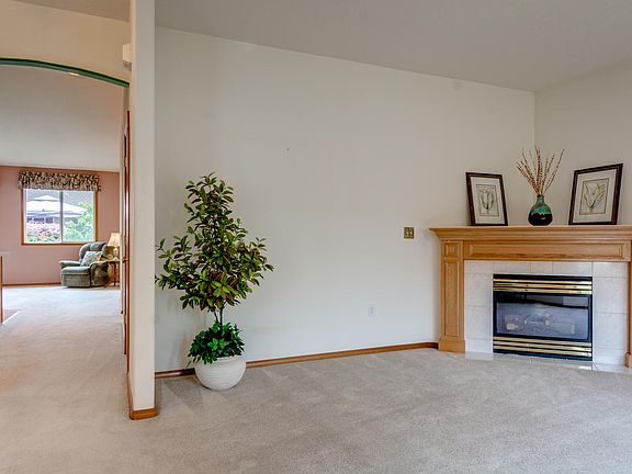 5th image of 2305 NE 106th St