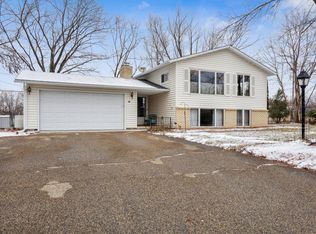 1761 Serpentine Dr, Eagan, MN 55122