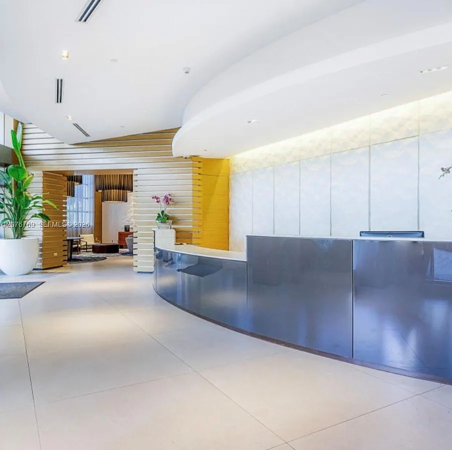 Four Midtown Miami Condo — Photo 2
