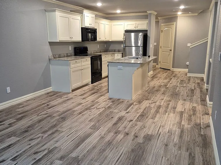 9002 Chanel Pl — Photo 2