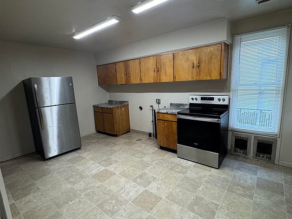 5th image of 2504 W Broadway Ave