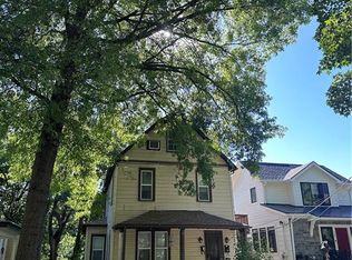 305 Main St, Parkville, MO 64152