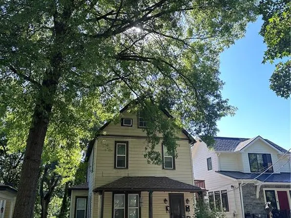 305 Main St, Parkville, MO 64152