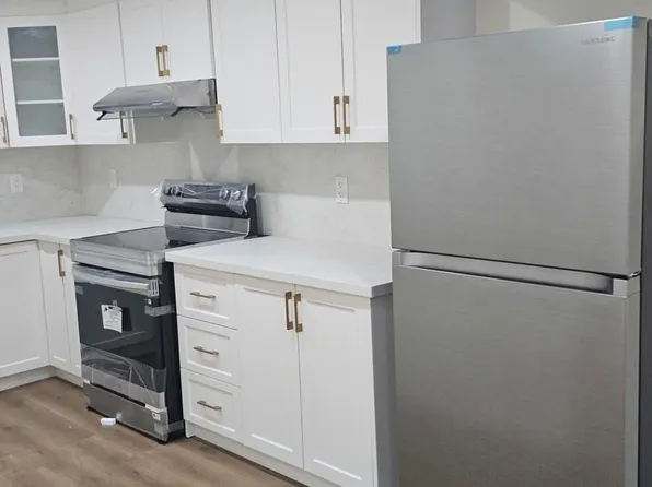 9 Vickery St E #Basement, Whitby, ON L1P 0L1