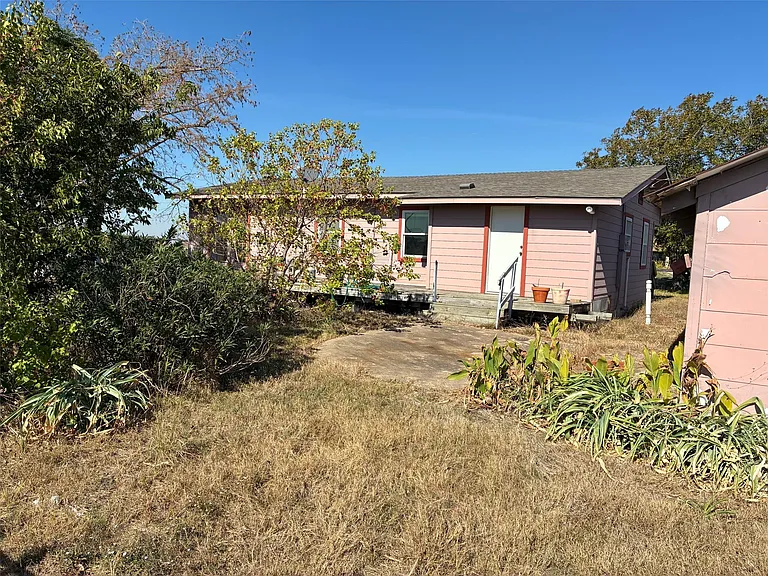 16950 FM 971 — Photo 9