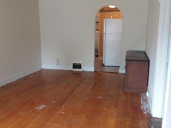5th image of 1444 Broadway St