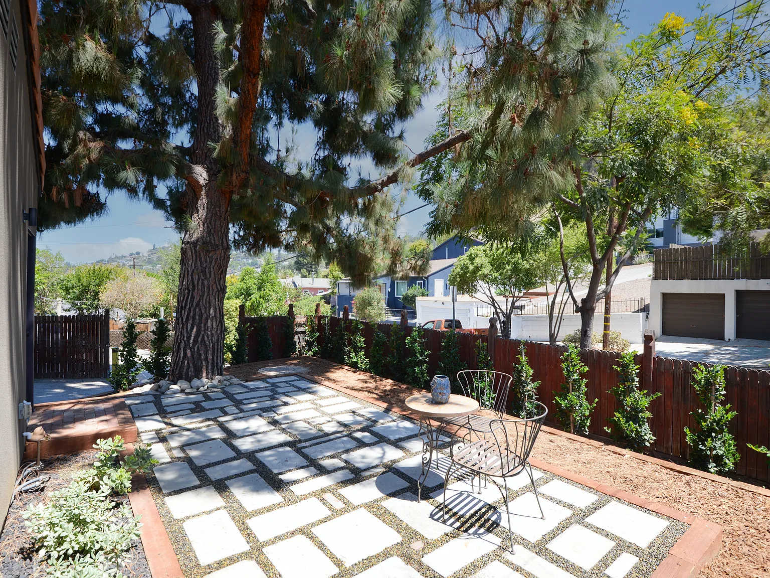 2 bed, 900 sqft, $3,450 — Photo 4