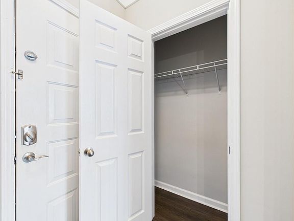 4th image of 400 17th St NW Unit 2027
