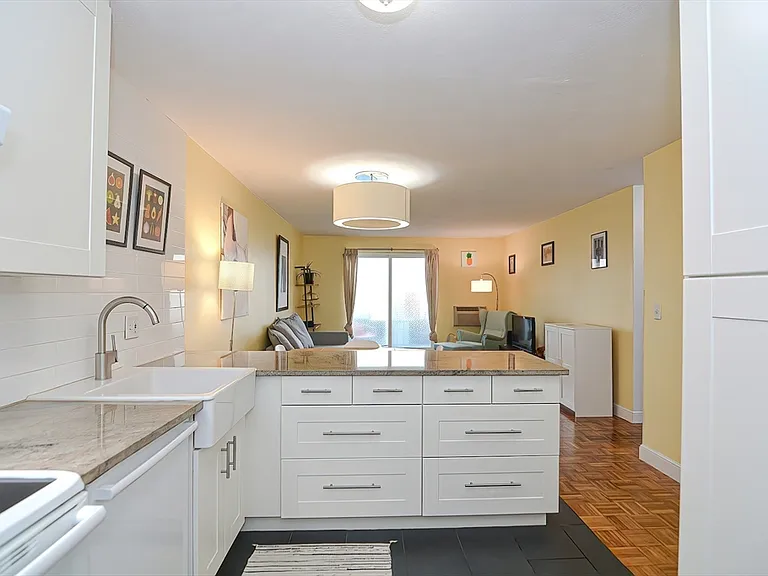 18 Pond St #7 — Photo 2