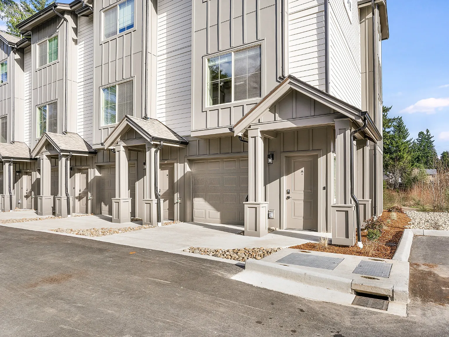 The Vicara Apartments & Townhomes — Photo 4