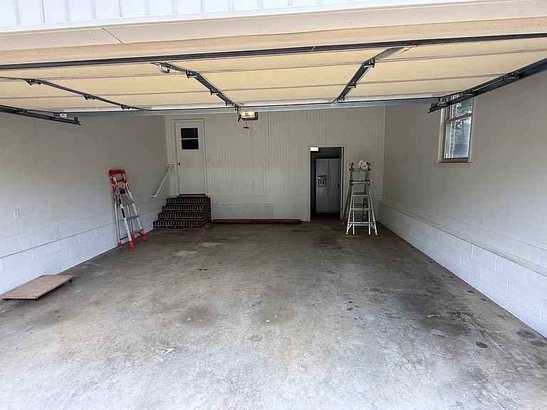2276 Burns St — Photo 8