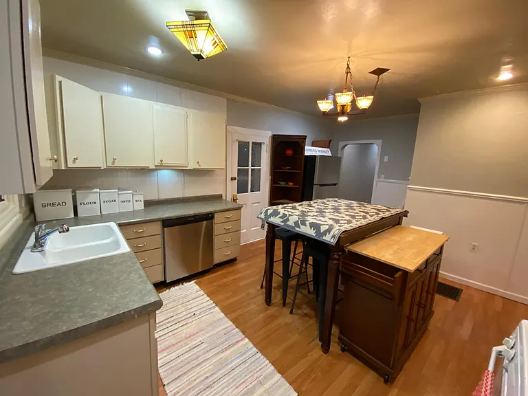 410 E Mill St — Photo 20