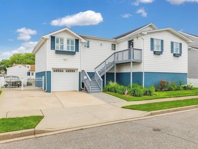 890 S 6th Street, Lindenhurst, NY, 11757