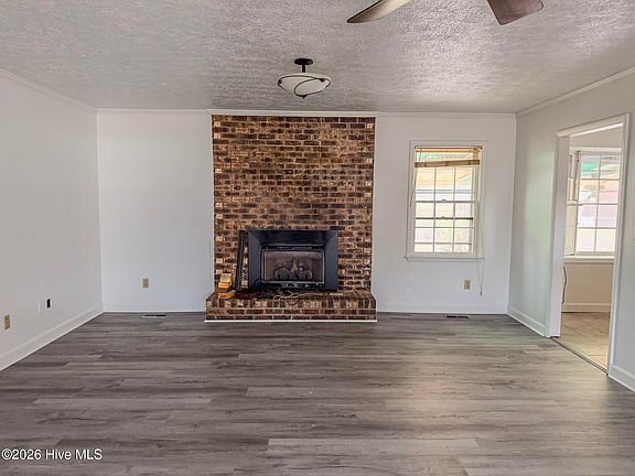 3rd image of 575 Veterans Road