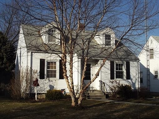 2nd image of 624 W Summit St
