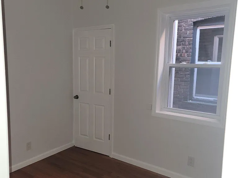 125 William St #3 — Photo 6