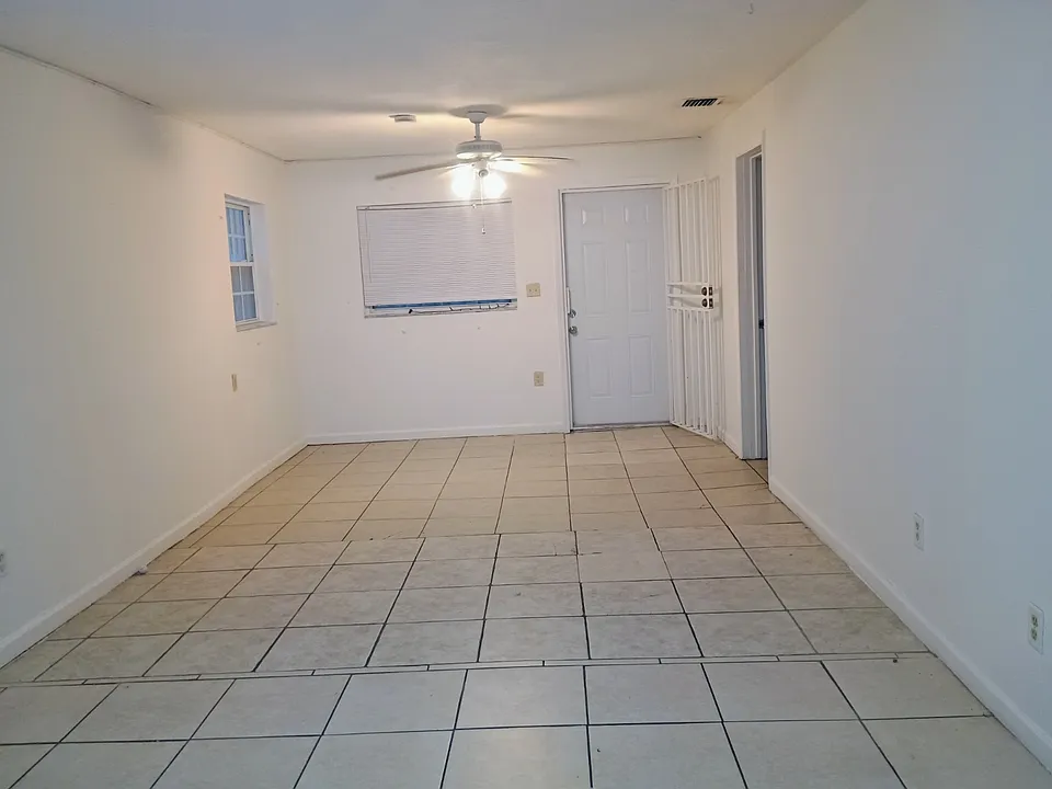 2844 NW 22nd Ct
