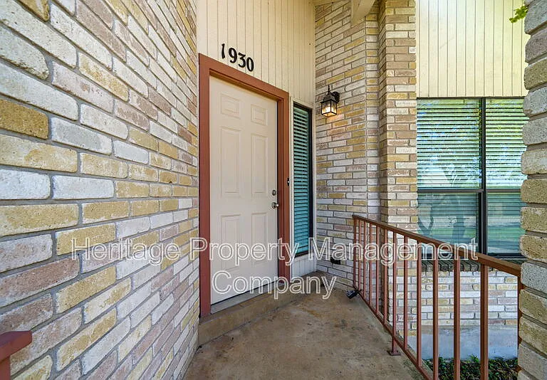 1932 Broken Oak St — Photo 4