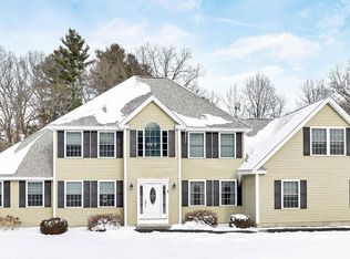 2 Karas Crossing Dr, Hudson, NH 03051