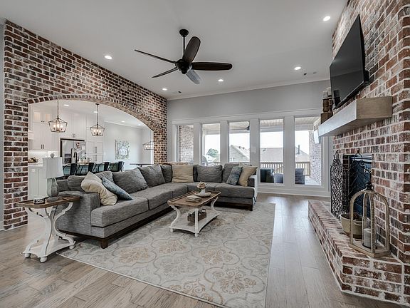 2nd image of 3805 Leather Leaf Dr