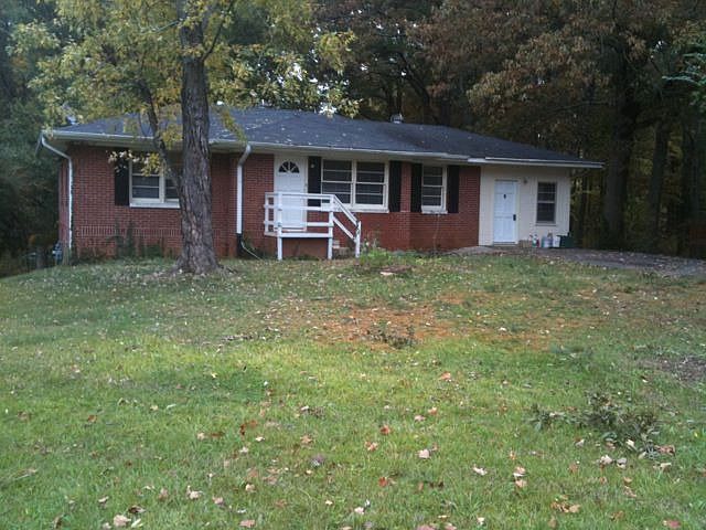 2nd image of 3052 Shirley Dr NW