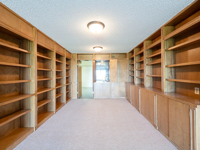 1038 S Oak Hills Way — Photo 32