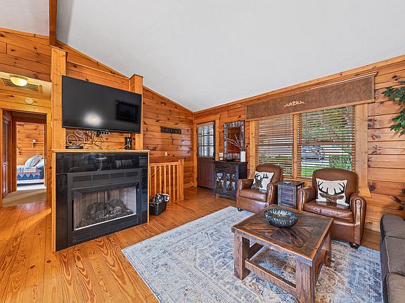 4th image of 56 Elm Dr