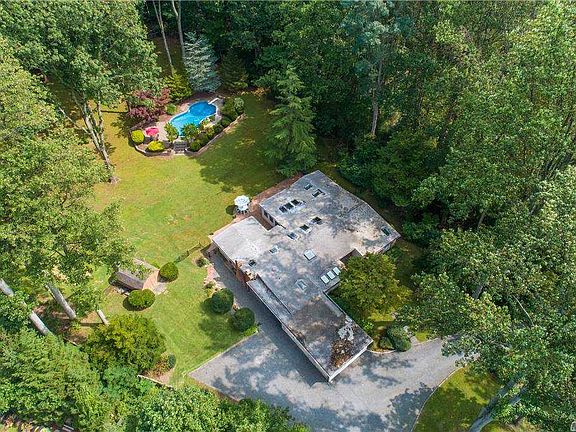 3rd image of 12 Meadow Ln