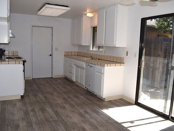 3rd image of 9501 Emerald Vista Dr