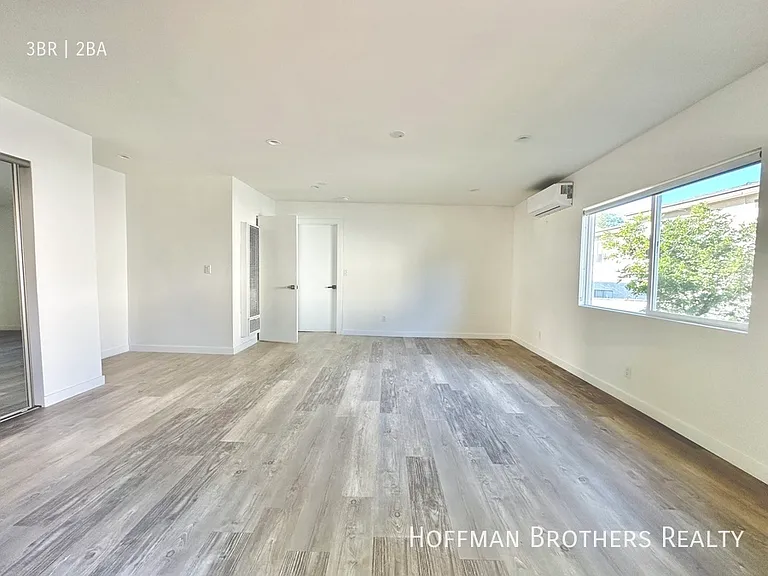 2429 W Avenue 33 — Photo 8