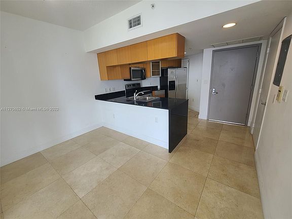 4th image of 1750 N Bayshore Dr APT 5115