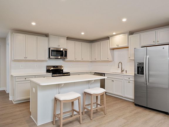 3rd image of 5128 Lazy Branch Ln