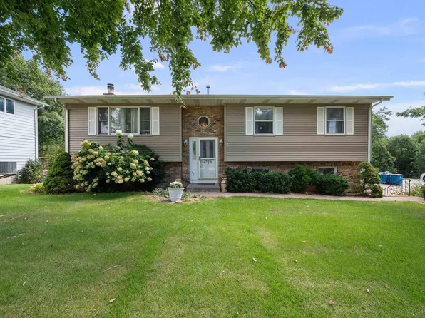 4718 5th St, East Moline, IL 61244