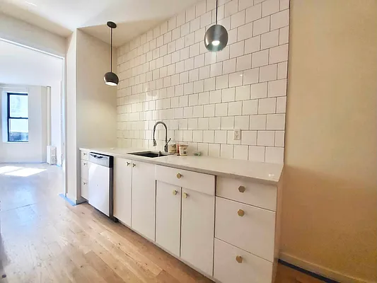 Rented by Delmark Realty LLC | media 12