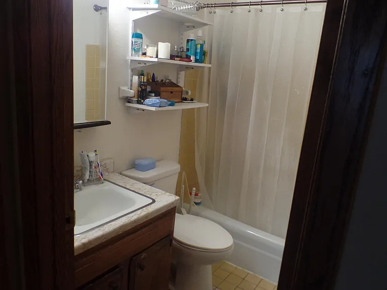 2533 N Oakland Ave #321 — Photo 6