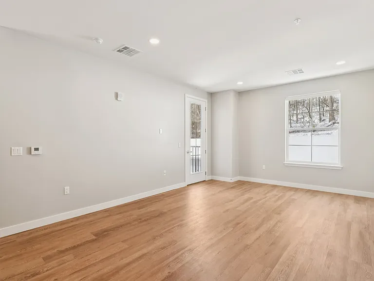 Berkshire Apartments — Photo 77