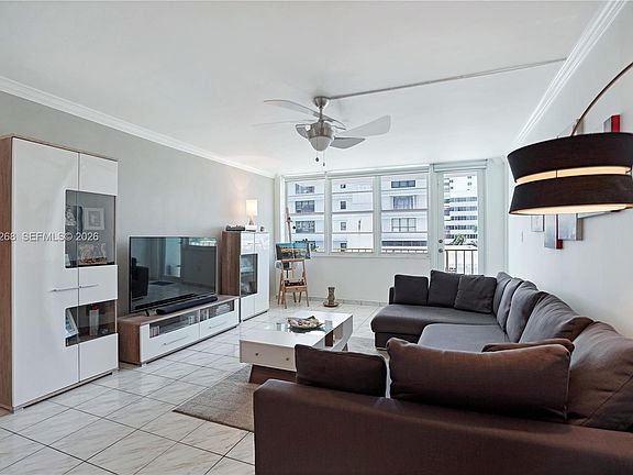 5th image of 245 18th St APT 605