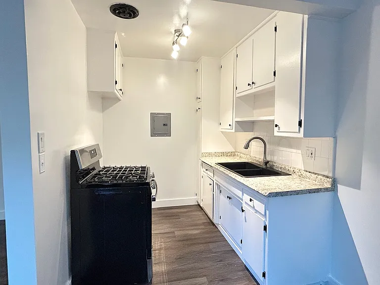 2219 E 10th st. in Long Beach! — Photo 10