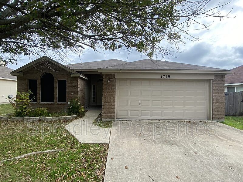 1st image of 1719 Oak Chase Trl