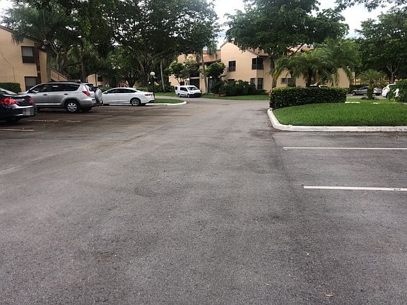 4th image of 4429 Carambola Cir S