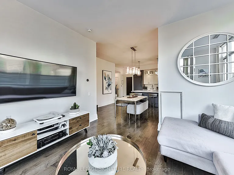 112 George St S #902 — Photo 13