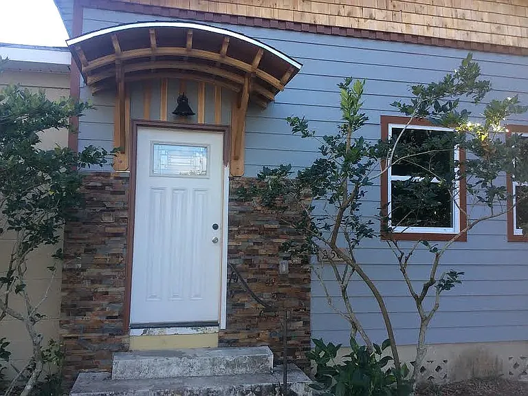250 19th Ave S — Photo 2