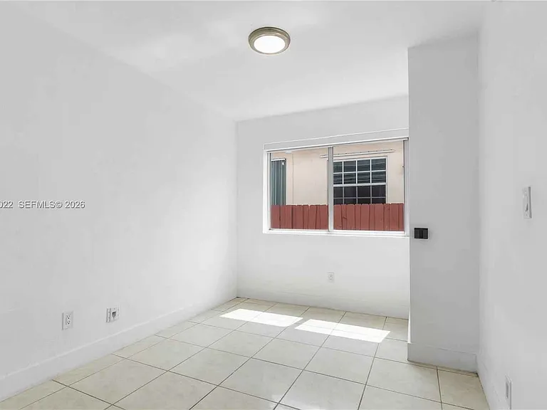 732 82nd St — Photo 3