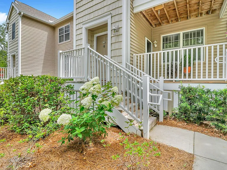 31 Summerfield Ct #122 — Photo 3