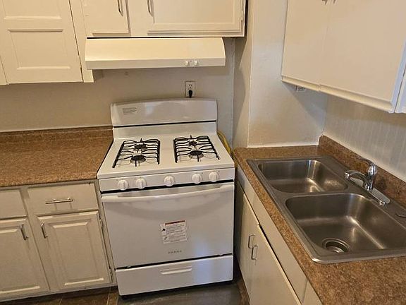 3rd image of 2500 16th Ave S APT 2